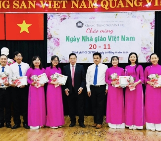 TIỆC HỌP MẶT 20/11 Trường Quang Trung Nguyễn Huệ. Kính chúc quí thầy cô nhiều sức khỏe. 