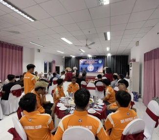 Họp mặt Đội bóng đá khoa Điện - Điện tử trường Đại học Bách Khoa  