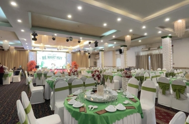 Có nên đặt bàn dự phòng cho tiệc cưới? Kinh nghiệm giúp gia đình chủ động hơn